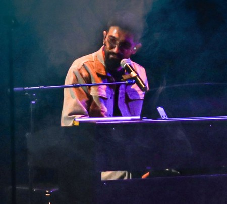 کاور آهنگ ای ابر بهارم ببار روی سرم که من از همه عاشق ترم با صدای سینا شعبانخانی